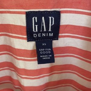 XS gap stripe shirt